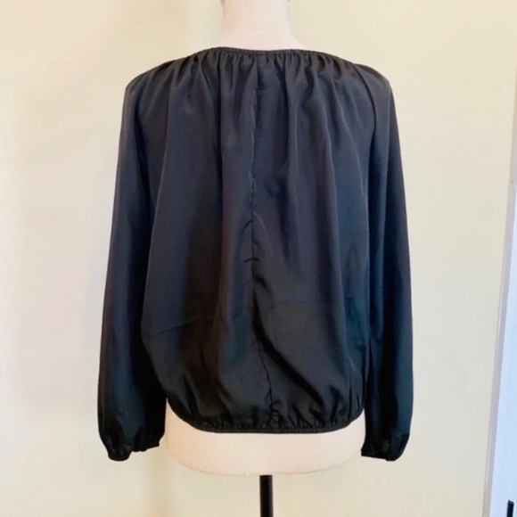 Francesca’s Ya Pinwheel Silk Top, Black, Size Small - Picture 5 of 7